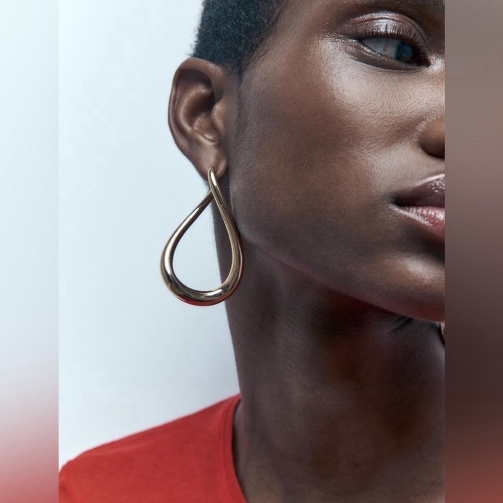 NWT. Zara Golden Irregular Hoop Shaped Metal Earrings.